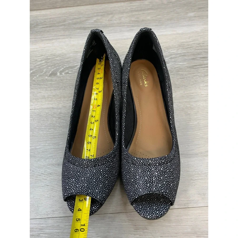 Clarks Artisan Women's Black White Nubuck Peep Toe 8.5 Wedge Comfort Shoes